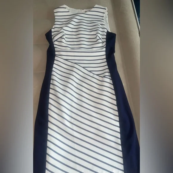 Lauren- Ralph Lauren Navy and White Striped Dress
In a Size 10 - Picture 9 of 11